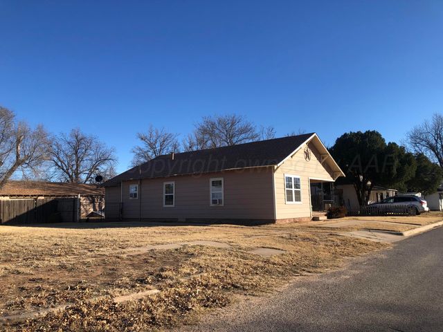 1004 Childress Street, Wellington, TX 79095