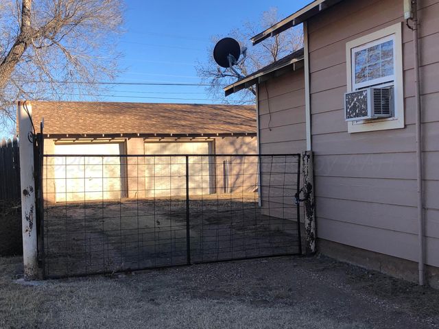 1004 Childress Street, Wellington, TX 79095