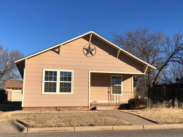 1004 Childress Street, Wellington, TX 79095