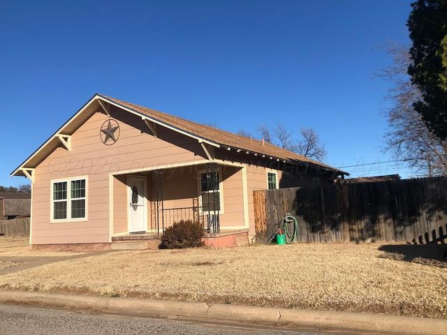 1004 Childress Street, Wellington, TX 79095