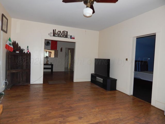 1004 Childress Street, Wellington, TX 79095