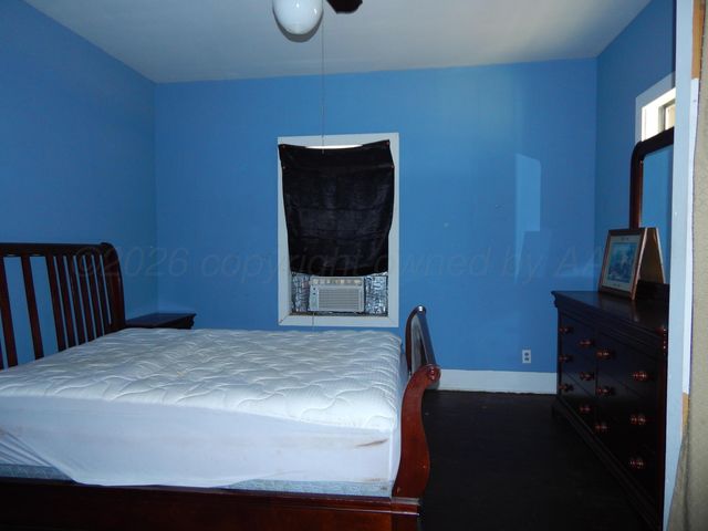 1004 Childress Street, Wellington, TX 79095