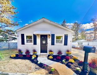 53 Newark Ave, Spotswood Boro, NJ 08884