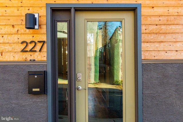 227 GRAPE ST, Philadelphia, PA 19128