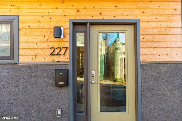 227 GRAPE ST, Philadelphia, PA 19128