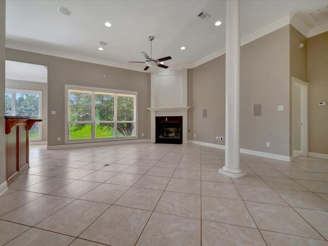 300 Spring Creek Drive, Nacogdoches, TX 75965