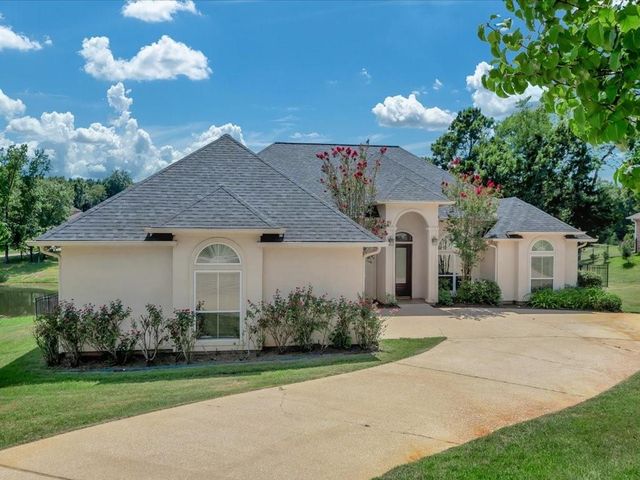 300 Spring Creek Drive, Nacogdoches, TX 75965
