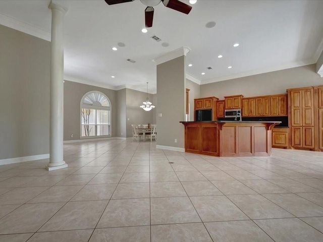 300 Spring Creek Drive, Nacogdoches, TX 75965