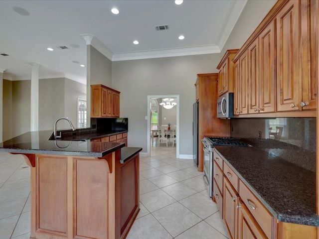 300 Spring Creek Drive, Nacogdoches, TX 75965