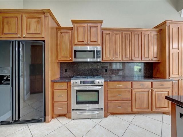 300 Spring Creek Drive, Nacogdoches, TX 75965