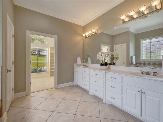 300 Spring Creek Drive, Nacogdoches, TX 75965