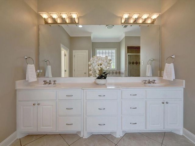 300 Spring Creek Drive, Nacogdoches, TX 75965