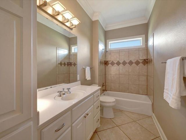 300 Spring Creek Drive, Nacogdoches, TX 75965