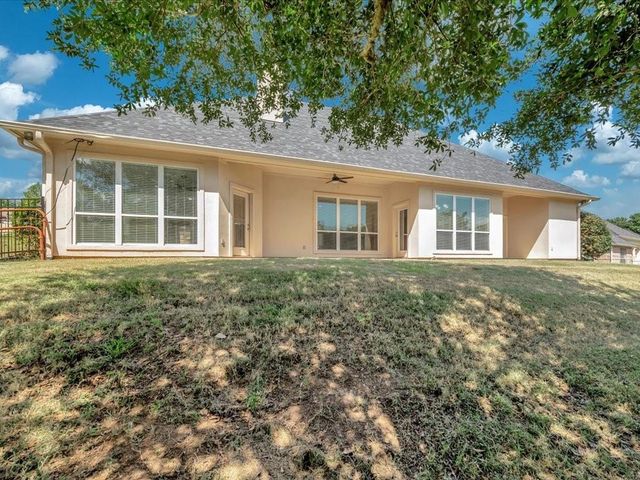 300 Spring Creek Drive, Nacogdoches, TX 75965