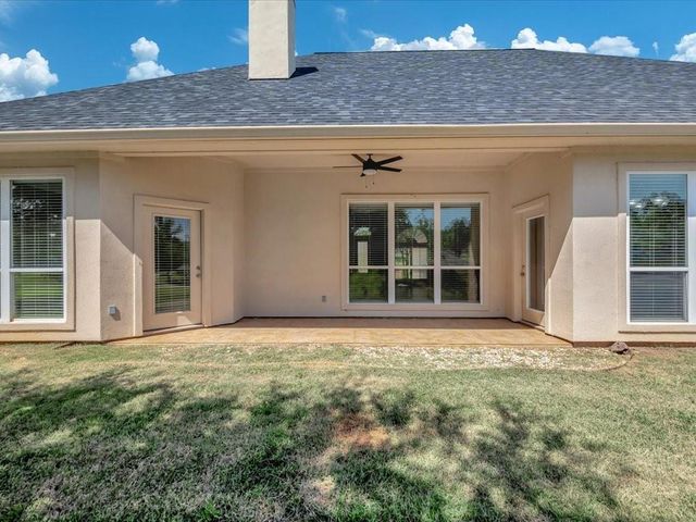 300 Spring Creek Drive, Nacogdoches, TX 75965