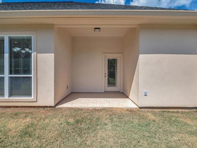 300 Spring Creek Drive, Nacogdoches, TX 75965