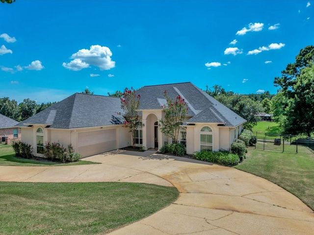 300 Spring Creek Drive, Nacogdoches, TX 75965