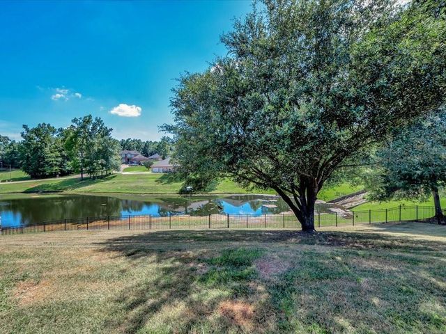 300 Spring Creek Drive, Nacogdoches, TX 75965