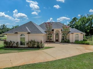 300 Spring Creek Drive, Nacogdoches, TX 75965