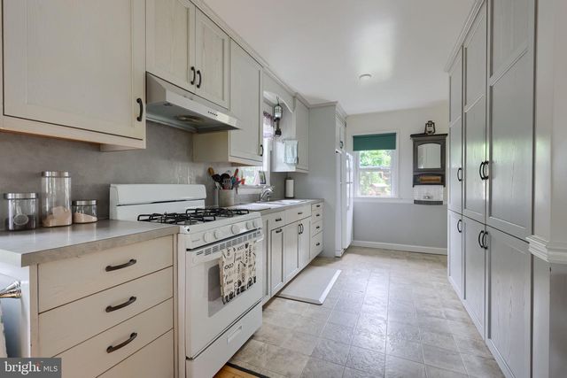 1646 WHITE OAK RD, Strasburg, PA 17579