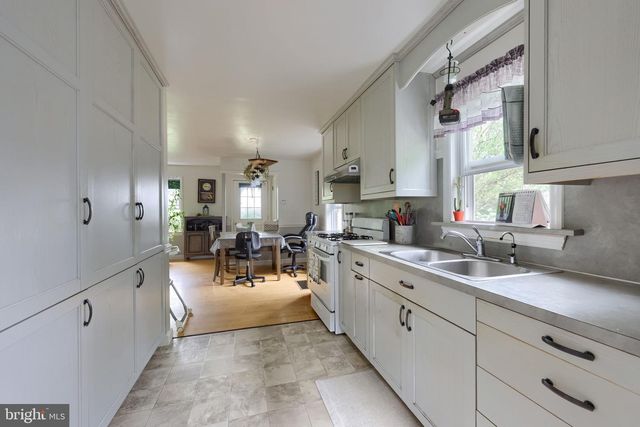 1646 WHITE OAK RD, Strasburg, PA 17579