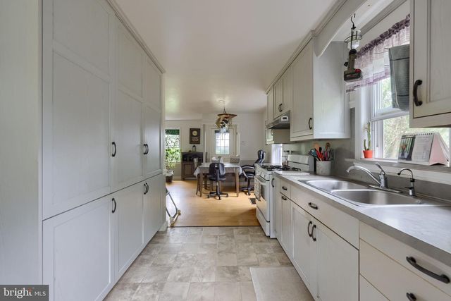 1646 WHITE OAK RD, Strasburg, PA 17579