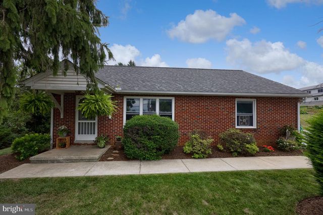 1646 WHITE OAK RD, Strasburg, PA 17579
