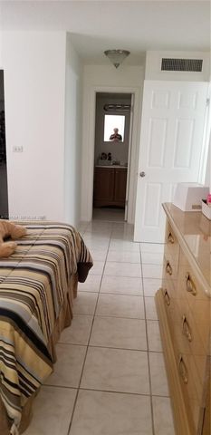 14201 N Kendall Dr 212-D, Miami, FL 33186