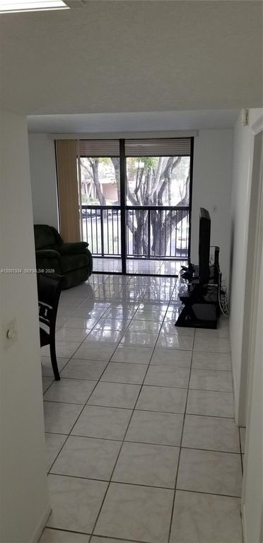14201 N Kendall Dr 212-D, Miami, FL 33186