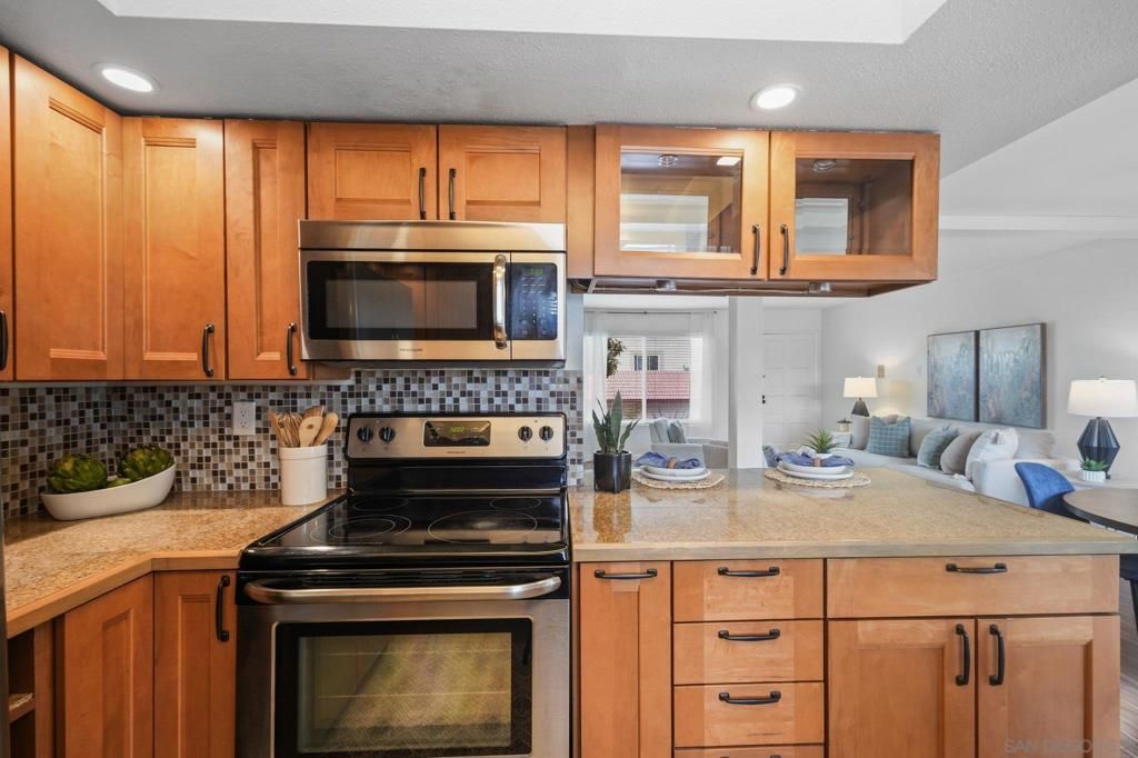 Image 6 of property listing at 5430 Linda Vista 7, San Diego, CA 92110