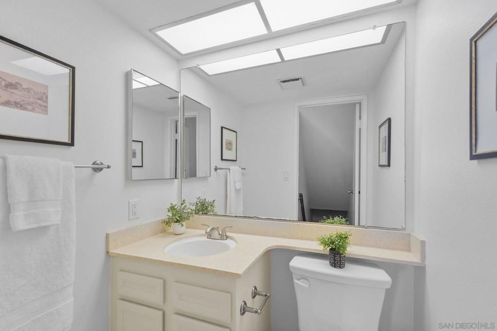 Image 9 of property listing at 5430 Linda Vista 7, San Diego, CA 92110