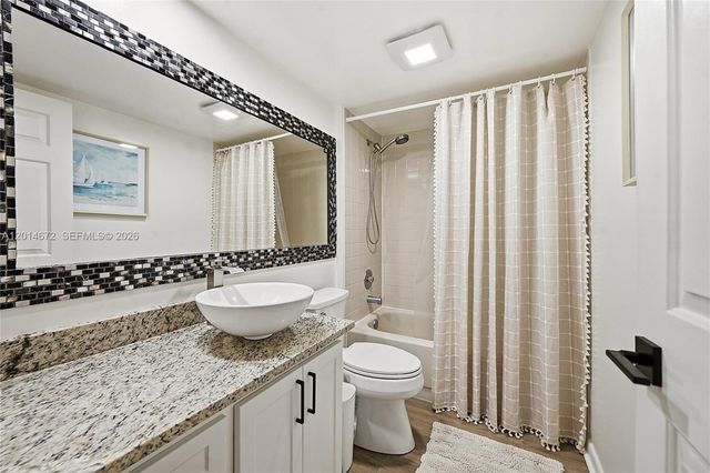 3640 Whitehall Drive 406, West Palm Beach, FL 33401