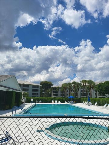 3640 Whitehall Drive 406, West Palm Beach, FL 33401