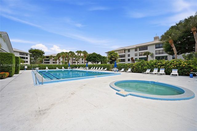 3640 Whitehall Drive 406, West Palm Beach, FL 33401
