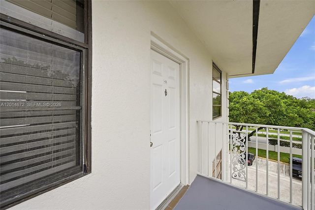 3640 Whitehall Drive 406, West Palm Beach, FL 33401