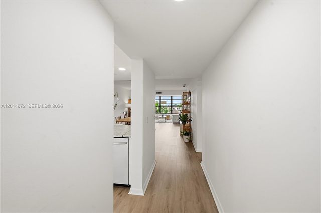3640 Whitehall Drive 406, West Palm Beach, FL 33401