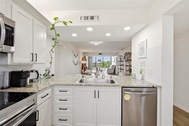 3640 Whitehall Drive 406, West Palm Beach, FL 33401