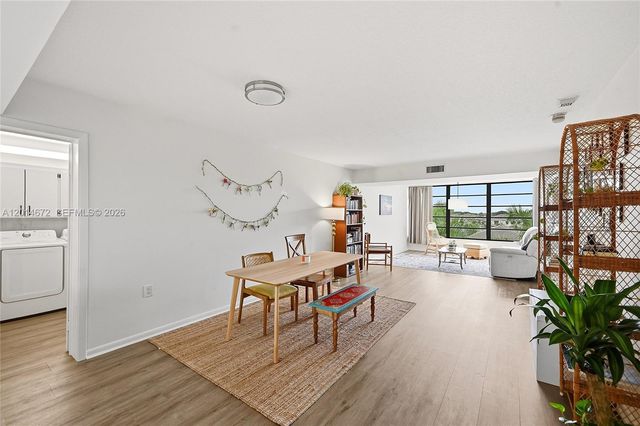 3640 Whitehall Drive 406, West Palm Beach, FL 33401