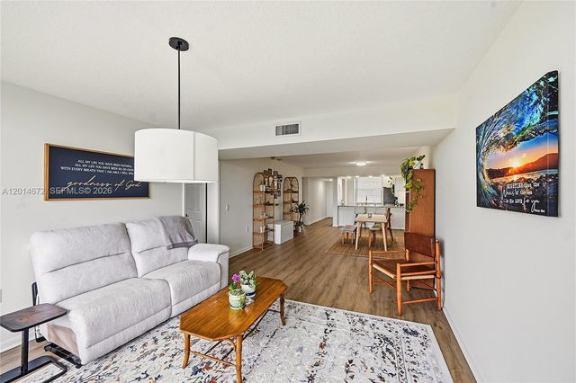 3640 Whitehall Drive 406, West Palm Beach, FL 33401
