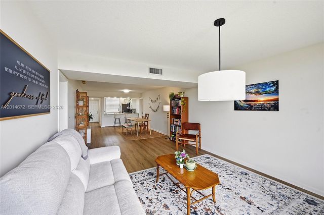 3640 Whitehall Drive 406, West Palm Beach, FL 33401