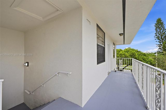 3640 Whitehall Drive 406, West Palm Beach, FL 33401