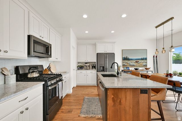 6748 S HARVEST PARK LN, South Weber, UT 84405