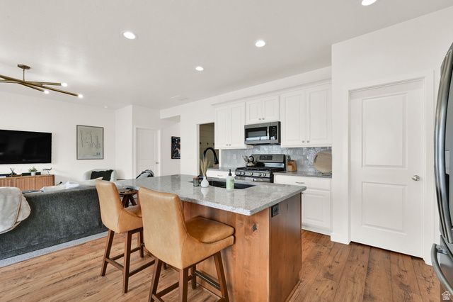 6748 S HARVEST PARK LN, South Weber, UT 84405
