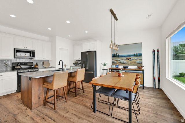 6748 S HARVEST PARK LN, South Weber, UT 84405