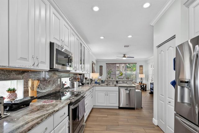 1561 SW 187th Ave, Pembroke Pines, FL 33029