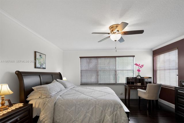 1561 SW 187th Ave, Pembroke Pines, FL 33029