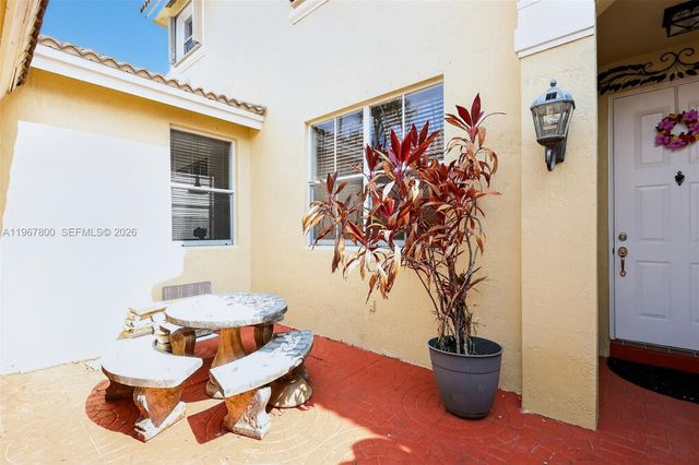 1561 SW 187th Ave, Pembroke Pines, FL 33029