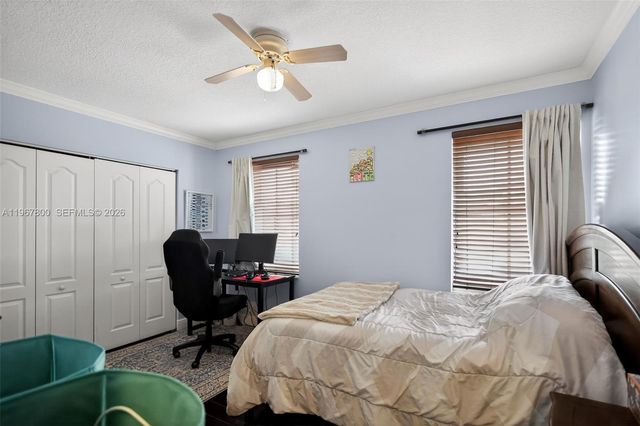 1561 SW 187th Ave, Pembroke Pines, FL 33029