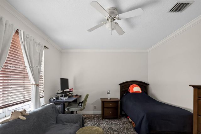 1561 SW 187th Ave, Pembroke Pines, FL 33029