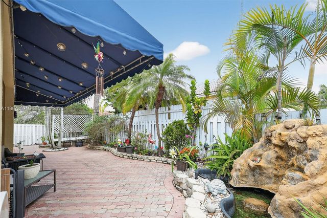 1561 SW 187th Ave, Pembroke Pines, FL 33029